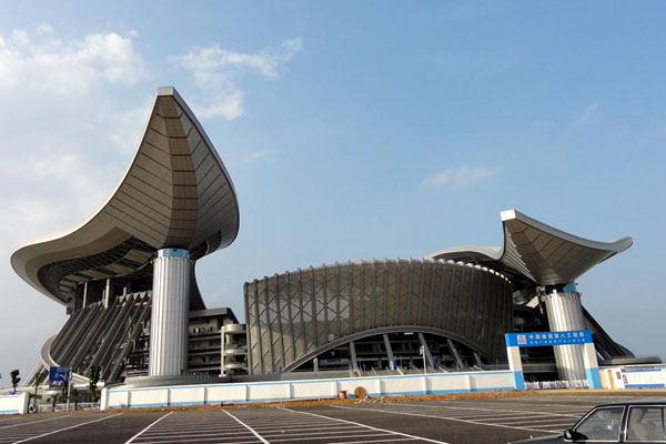 廣西體育中心（華南交通設施工程施工案例）
